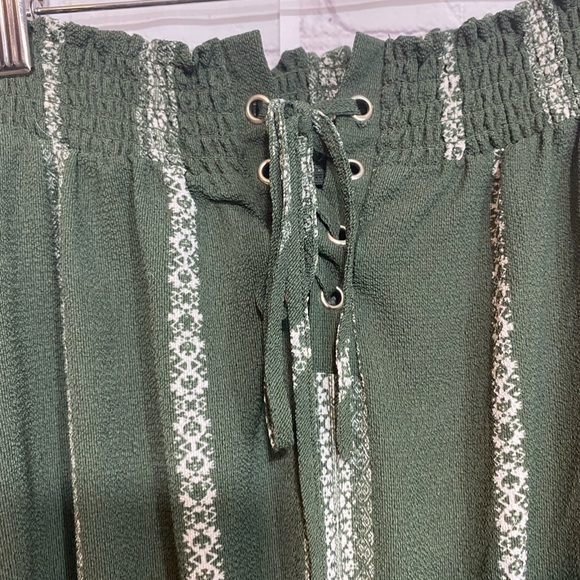 Bailey Blue Womens Size Medium Off Shoulder Sage Green & White Tie Front Jumper - Picture 6 of 9